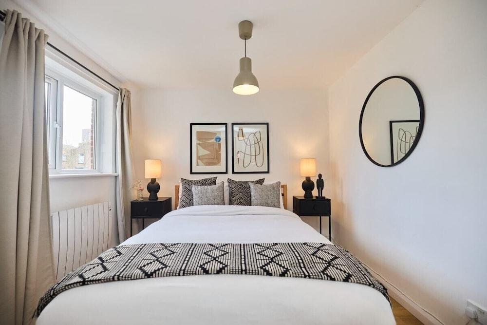 The Hackney Place - Spacious 1bdr Flat - Tap to explore photos