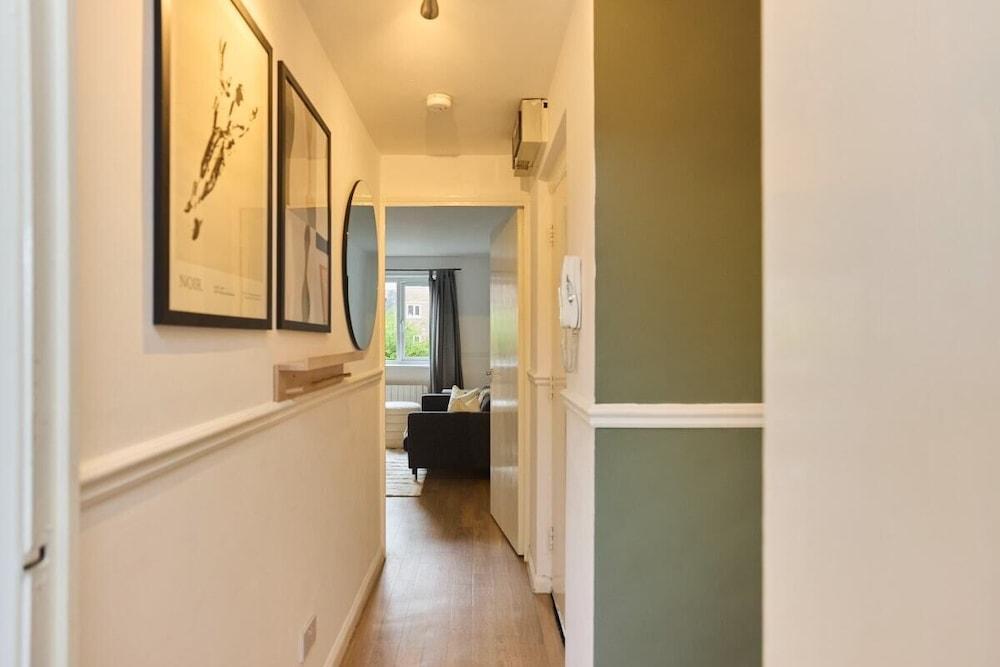 The Hackney Place - Spacious 1bdr Flat - Tap to explore photos