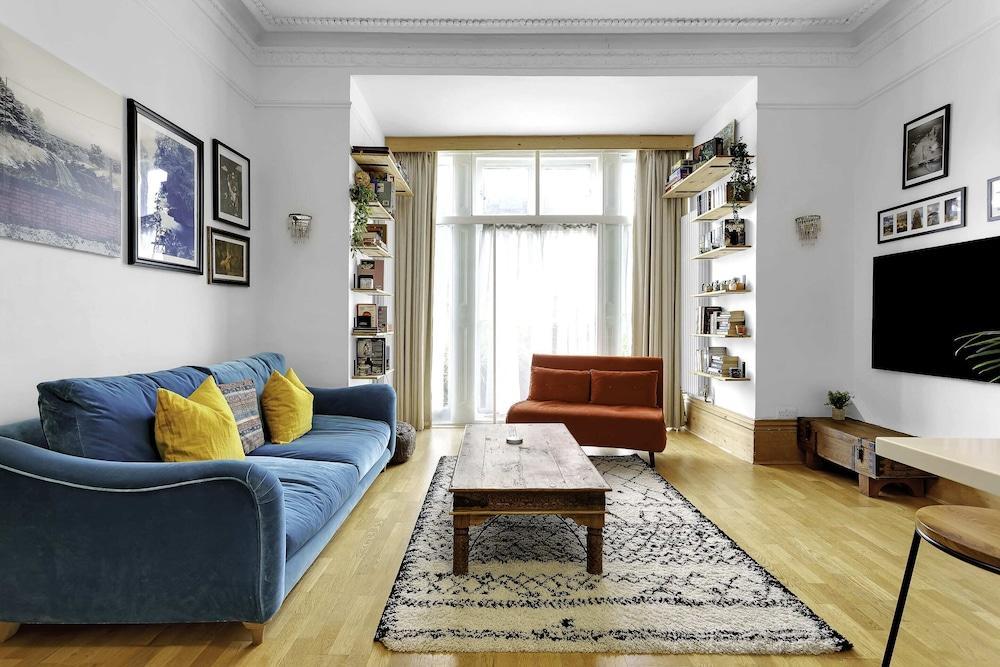 Beautiful Abode Near Camden Road - Tap to explore photos