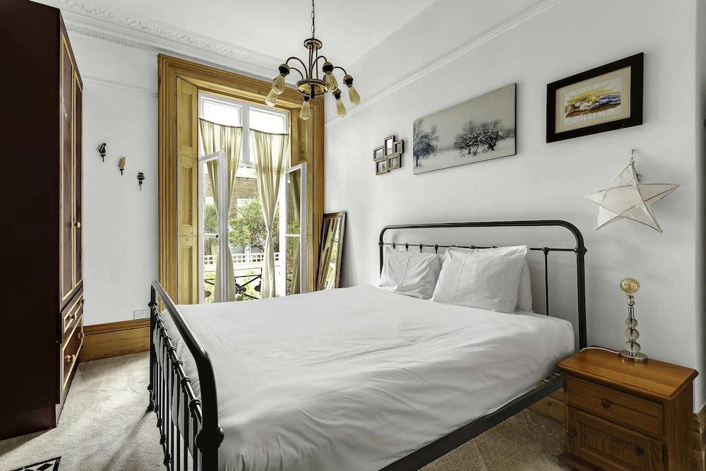 Beautiful Abode Near Camden Road - Tap to explore photos