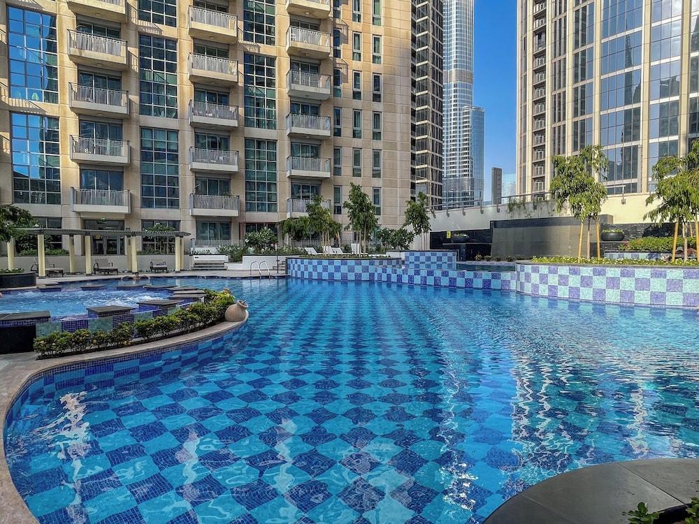 Maison Privee - Chic Urban Living by Dubai Opera & Burj Khalifa - Tap to explore photos