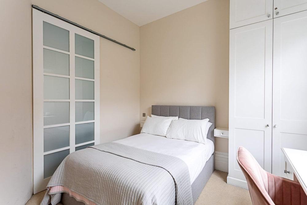 High Ceilings Cosy Flat in the Heart of Westbourne Grove - Tap to explore photos