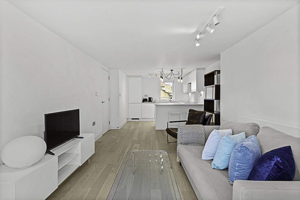 City Relay Belgravia Apartment 23 - Tap to explore photos