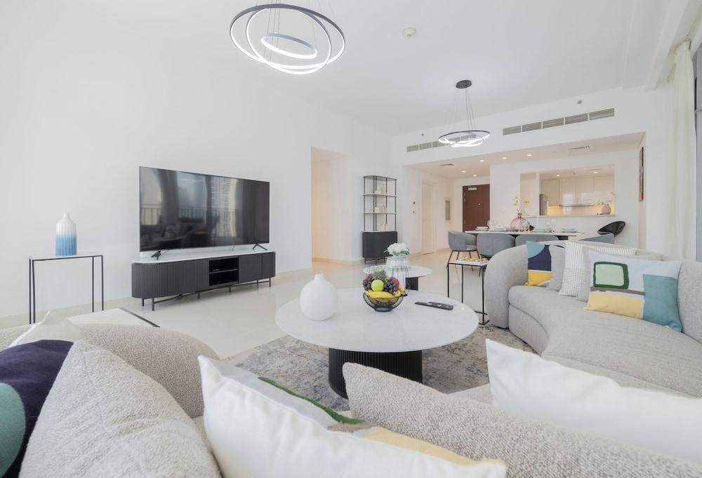 EDEN'S Homes & Villas - BLVD Crescent - Tap to explore photos