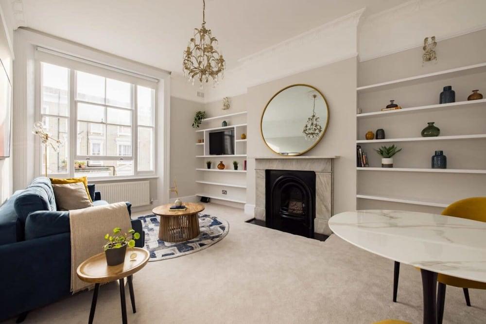 Chic Sunlit Earls Court Flat - Tap to explore photos