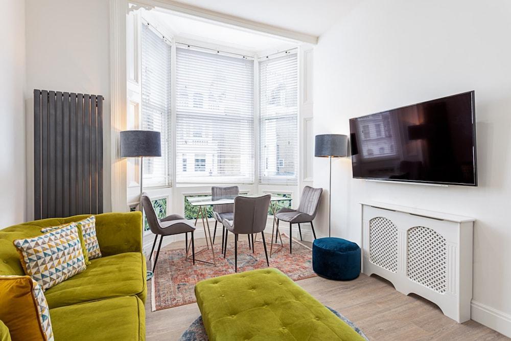 Charming Chelsea Flat - Tap to explore photos