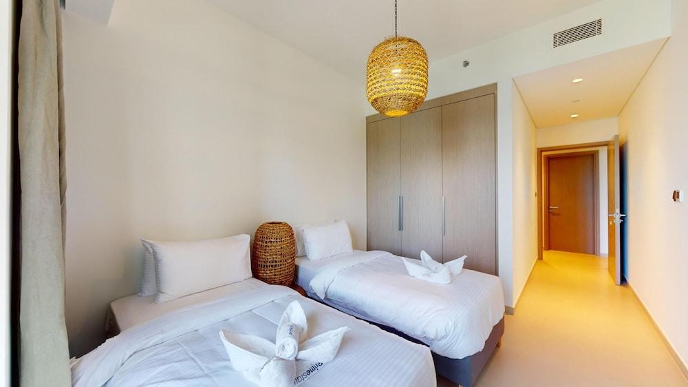 Primestay - 2BR Act Burj Khalifa View - Tap to explore photos