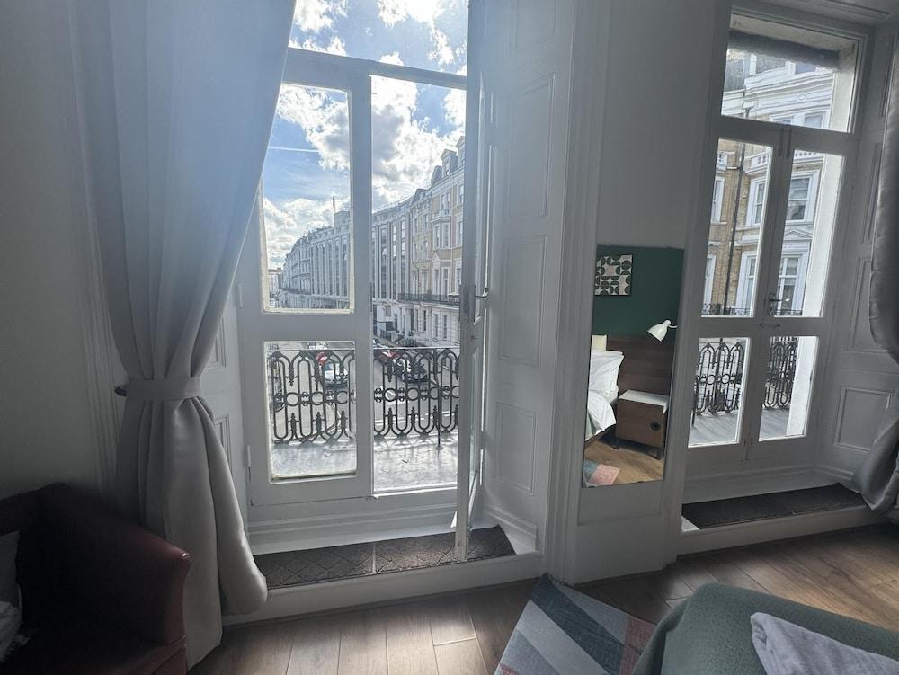 Apartment Sleeps 2 With Balcony - Tap to explore photos