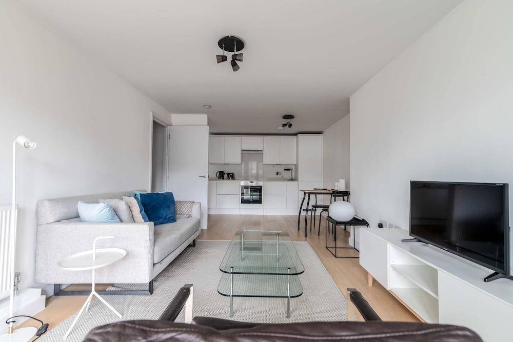 City Relay Belgravia Apartment 41 - Tap to explore photos