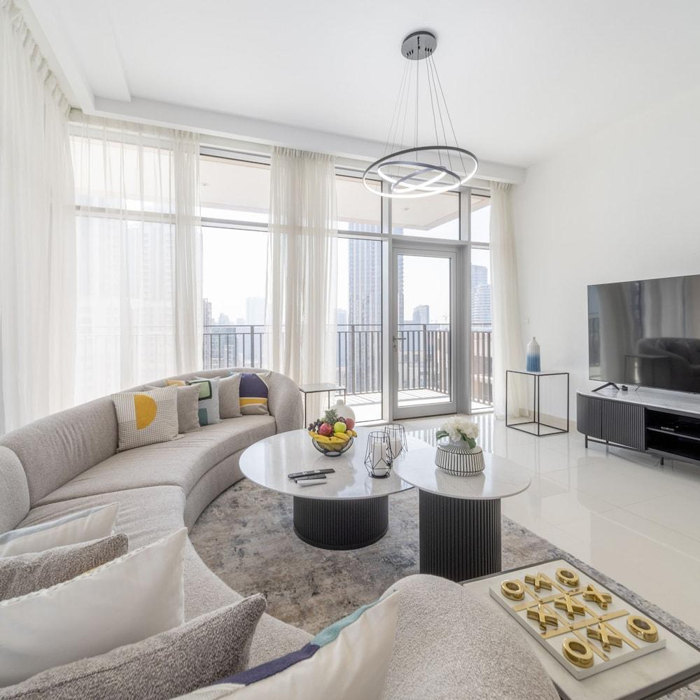 DXB - Blvd Crescent T1 - 2401 - DT