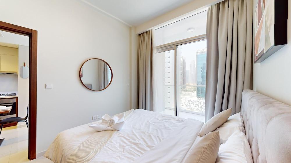 Primestay - 1BR Vera Residence - Dubai - Tap to explore photos