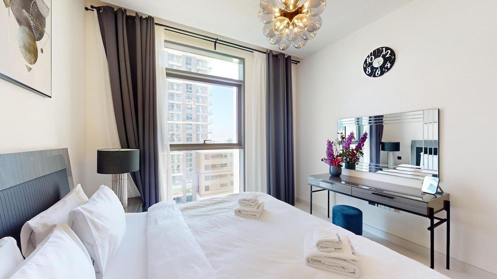 Primestay - 1BR in Marina Vista - Dubai - Tap to explore photos