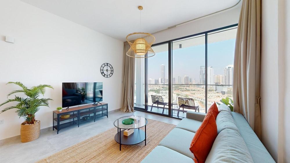 Primestay - 1BR in Catch Residence - JVC - Tap to explore photos