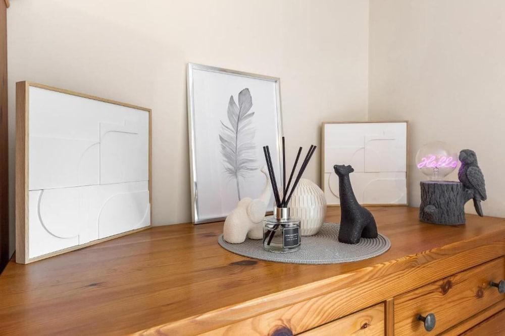 Cosy London Apartment Near Canary Wharf - Tap to explore photos