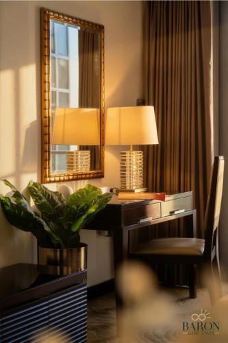Spectacular Suite JW Marriott Marina - Tap to explore photos
