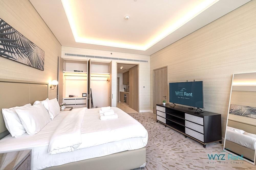 Luxurious studio in St Regis Palm View - Tap to explore photos