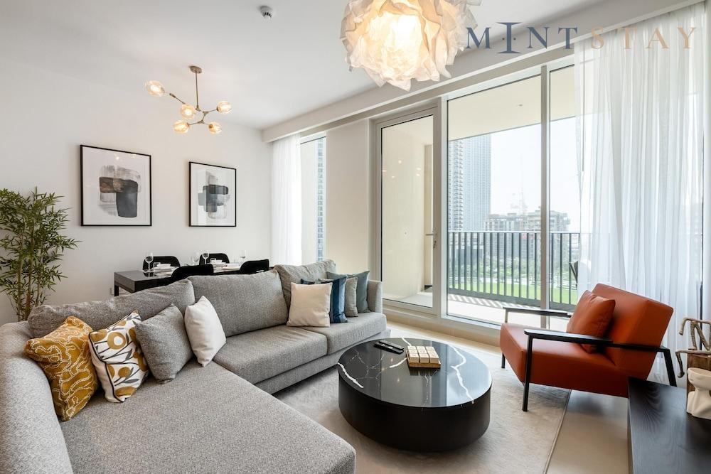Homey Park View 2BR in Dubai Creek Harbour