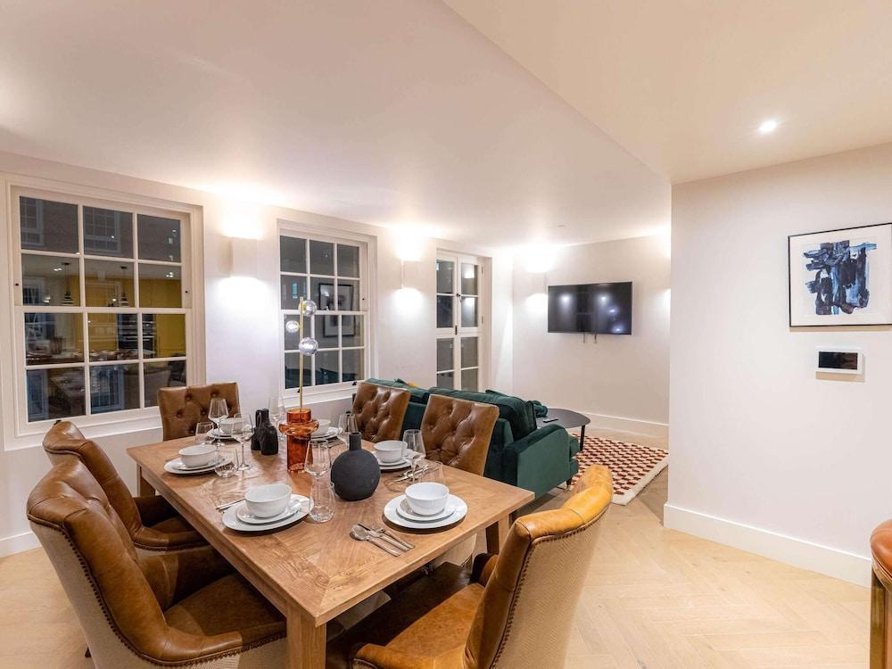 Three Bedroom Near Brick Lane by Belvilla - Tap to explore photos