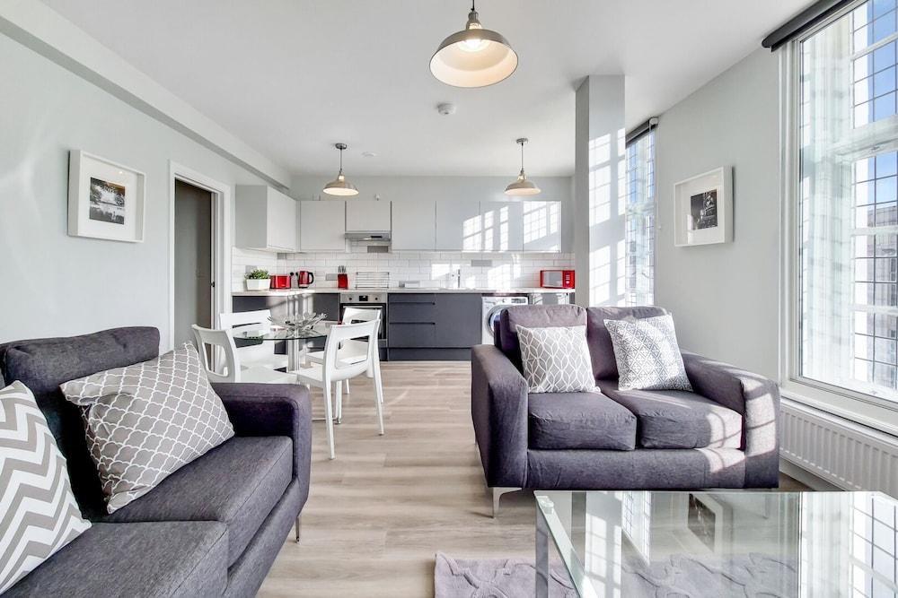 Roomspace Apartments - Brewers Lane - Tap to explore photos