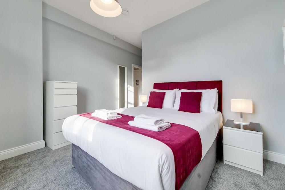 Roomspace Apartments - Brewers Lane - Tap to explore photos