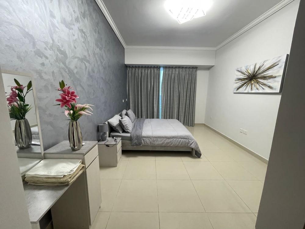 Homes2Retreat 2Bedroom Apt Full Sea View - Tap to explore photos