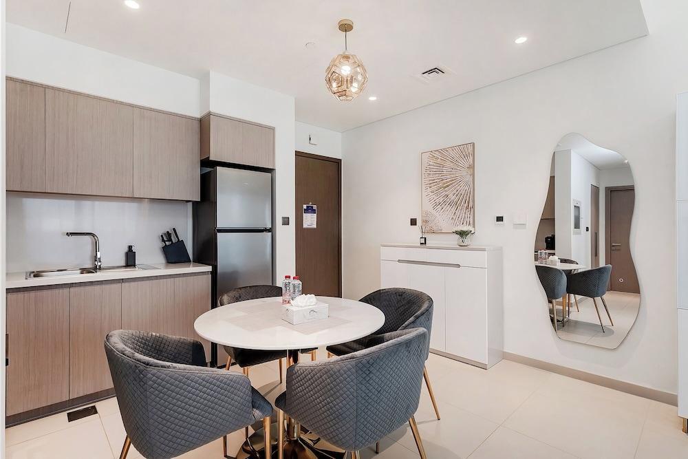 Fabulous 1BR in Act Two Emaar Downtown - Tap to explore photos