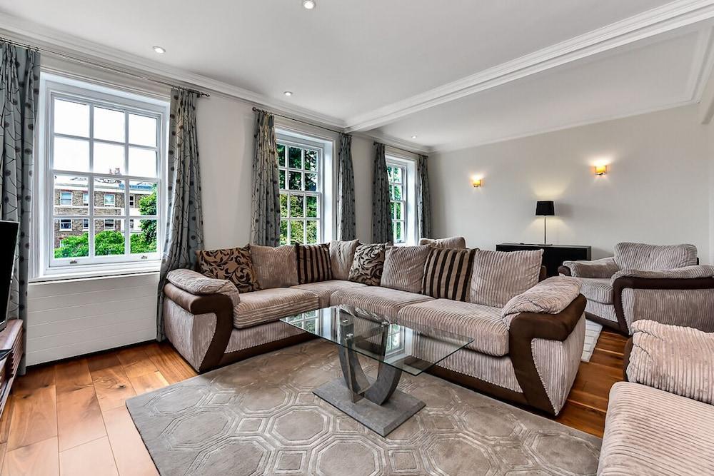Montagu Square Apartments - Tap to explore photos