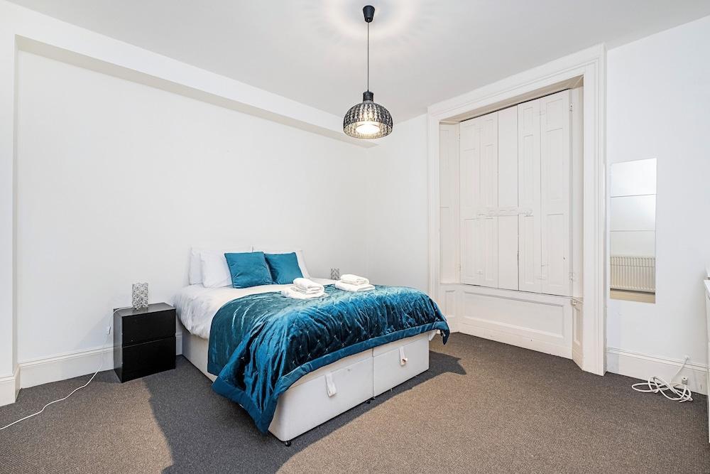 Modern 2 BR Apartment London Bridge - Tap to explore photos