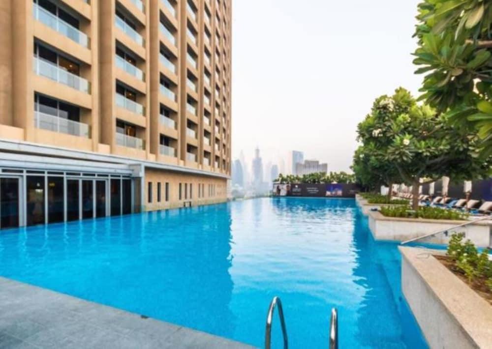 Lux 1BR Apt in Dubai Mall Residences - Tap to explore photos