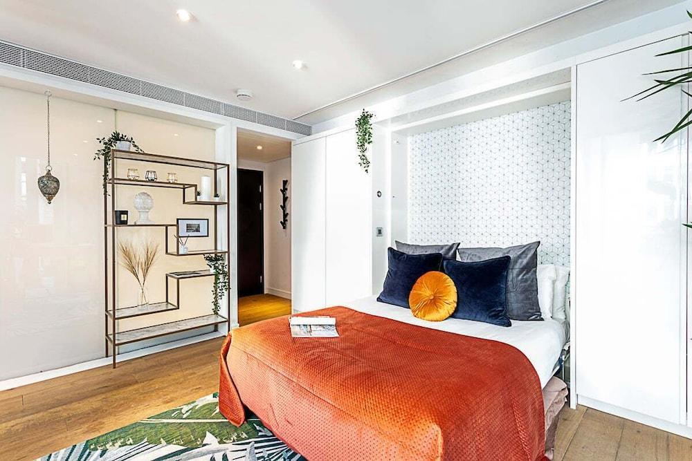 Idyllic Covent Garden Flat - Tap to explore photos