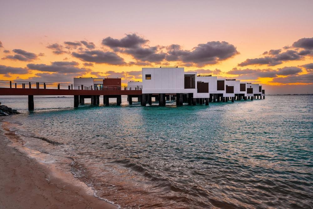 Bab Al Nojoum Hudayriyat Villas - Tap to explore photos