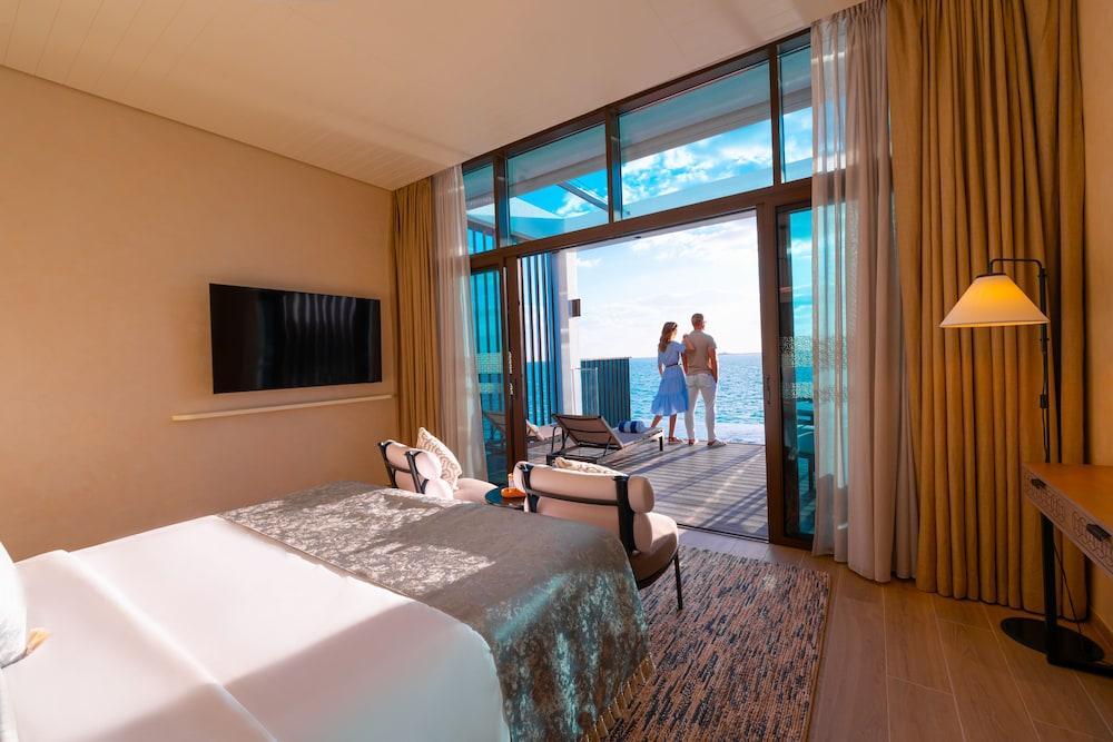 Bab Al Nojoum Hudayriyat Villas - Tap to explore photos
