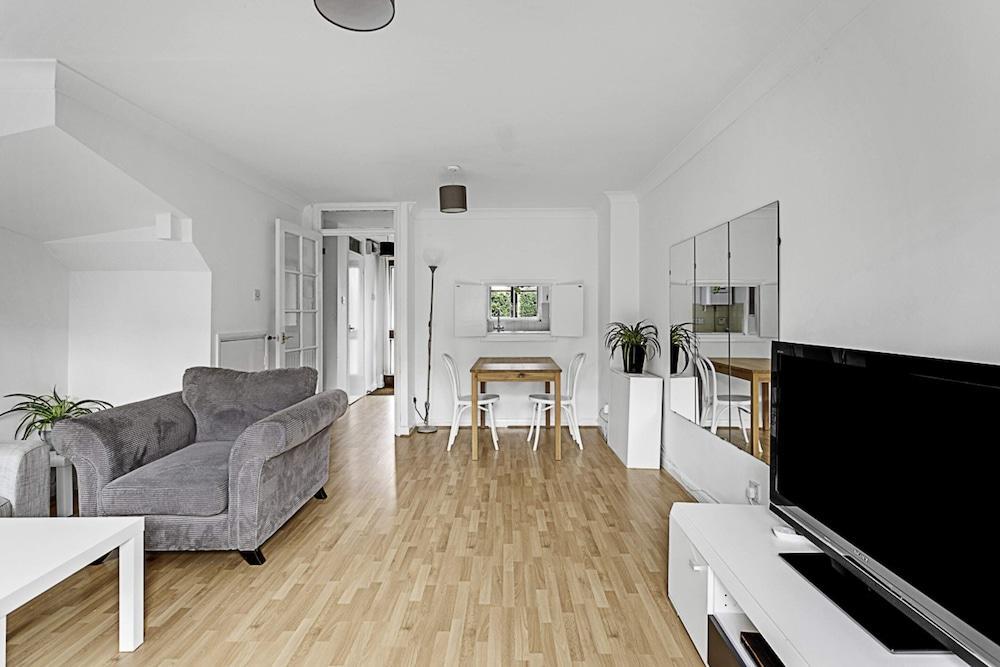 Beautiful Richmond House - Tap to explore photos