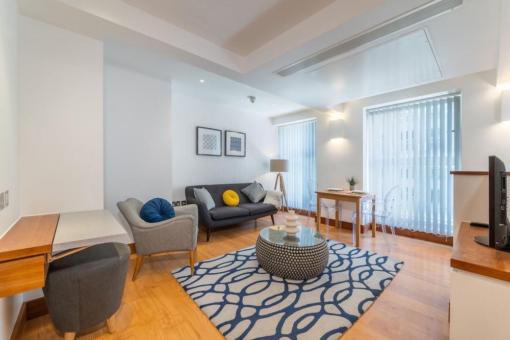 Tower Hill City Centre Luxury Apartments - Tap to explore photos