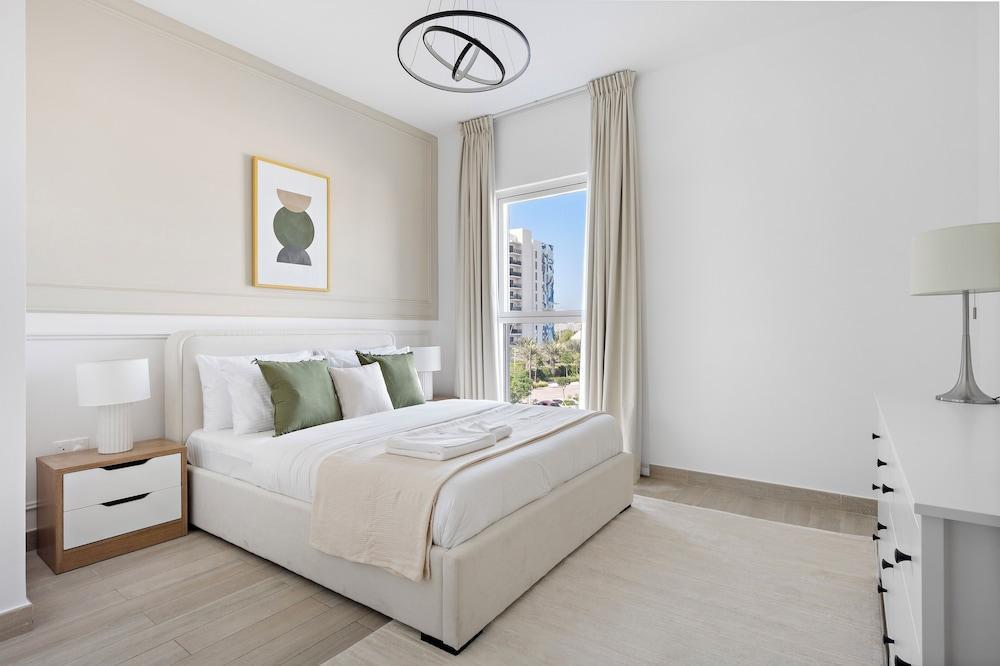 Silkhaus Waters Edge Tower - Yas Island Room Type - Deluxe Apartment