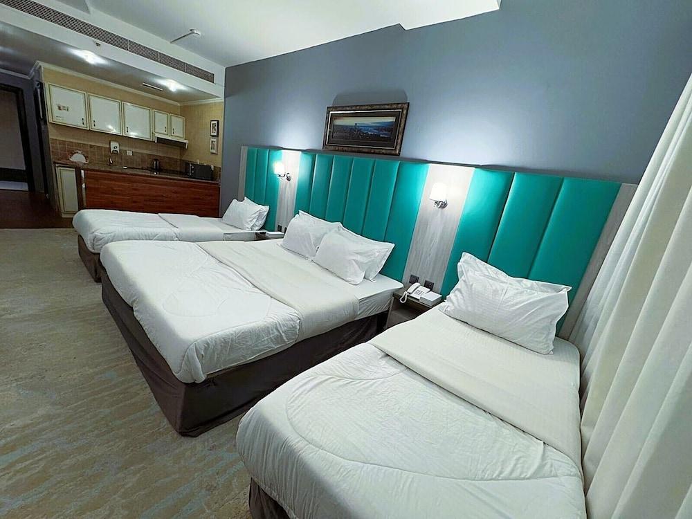 Hafez Hotel Apartments Room Type - Quadruple Studio Apartment