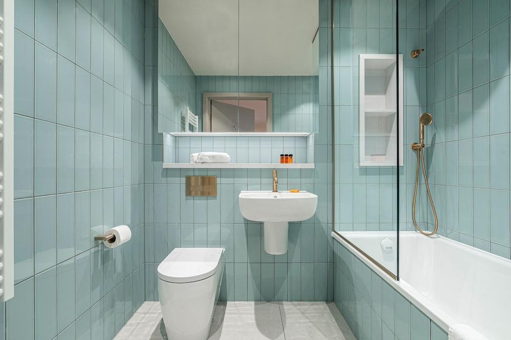 Contemporary North London Flat - Tap to explore photos