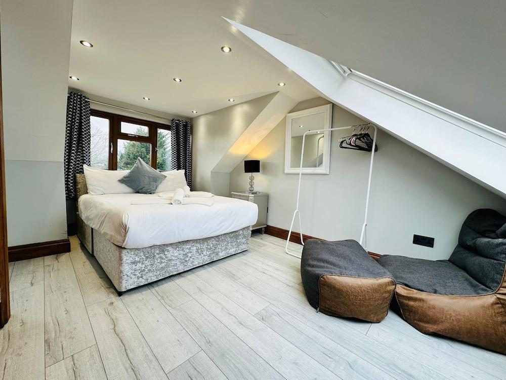 Spacious 6 Bed House in Wembley - Tap to explore photos