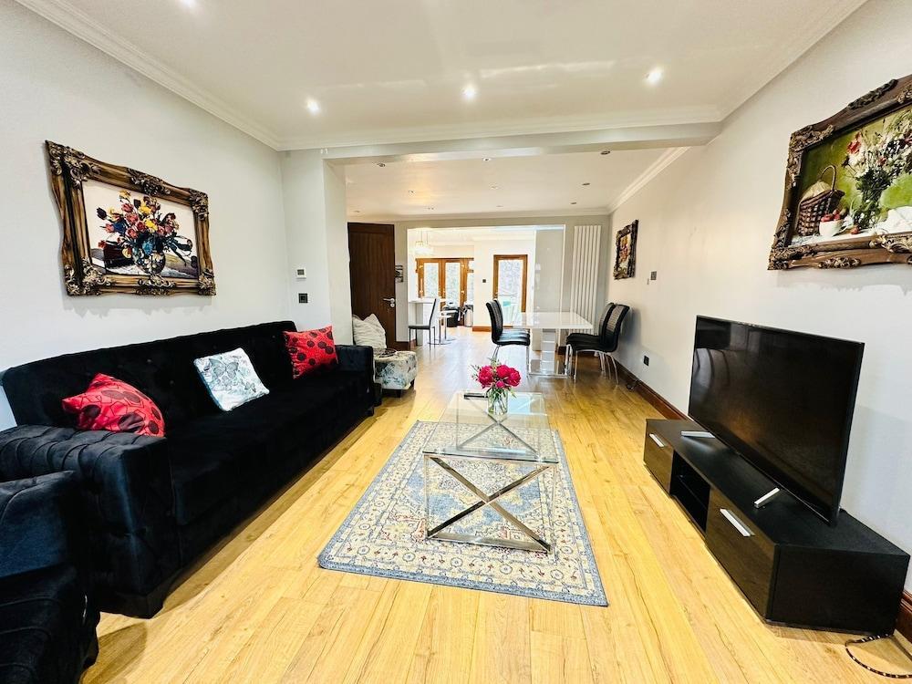 Spacious 6 Bed House in Wembley Room Type - Deluxe Penthouse Spacious 6 Bed House in Wembley Room Type - Deluxe Penthouse