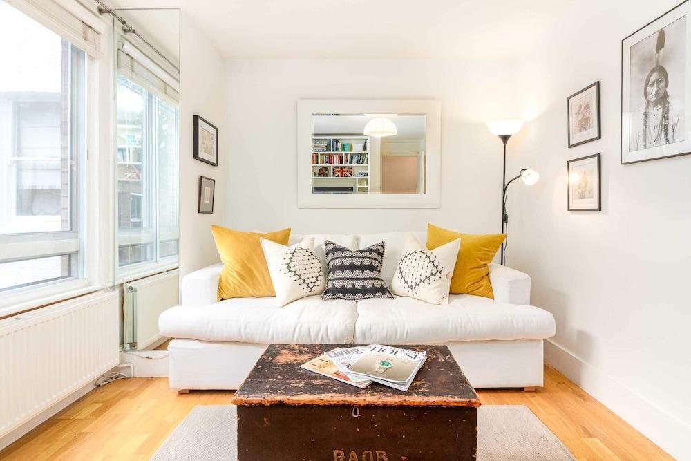 Bright Bayswater Apartment - Tap to explore photos