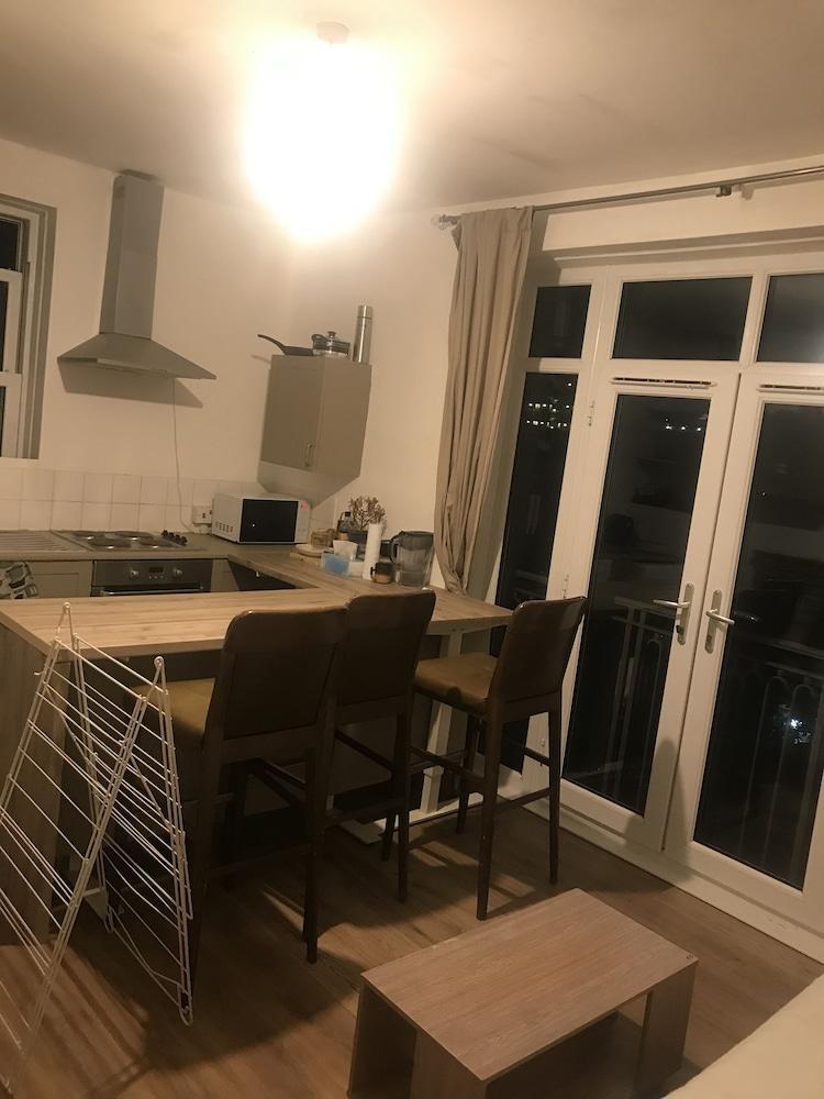 Charming 3-bed Flat in London - Tap to explore photos