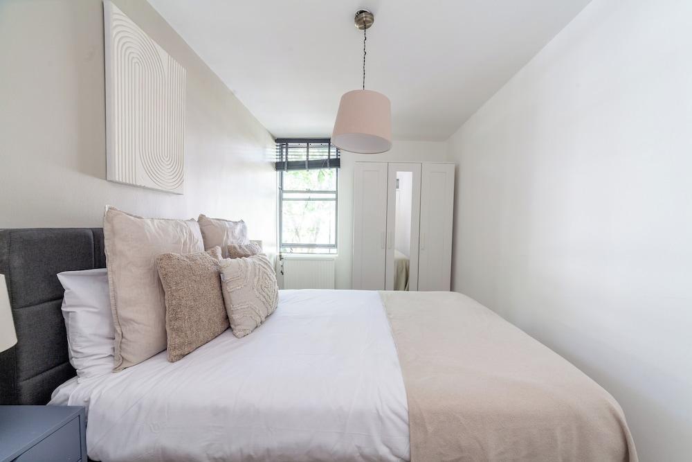 The Canonbury Apartment - Tap to explore photos