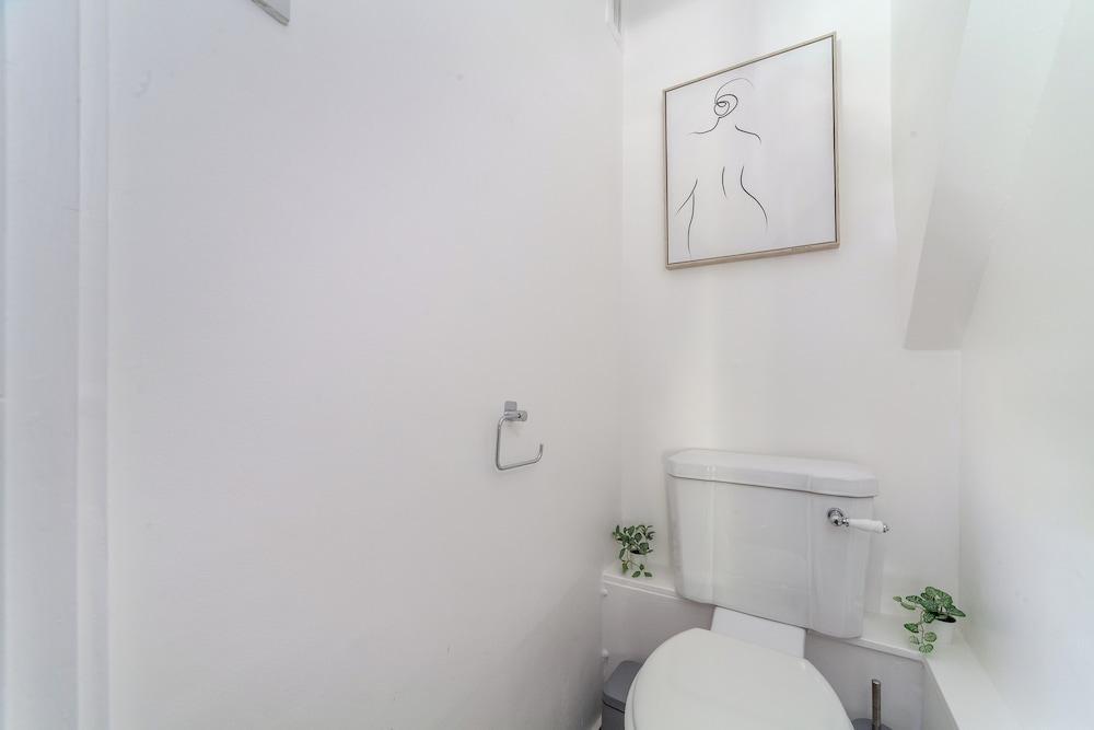 The Canonbury Apartment - Tap to explore photos
