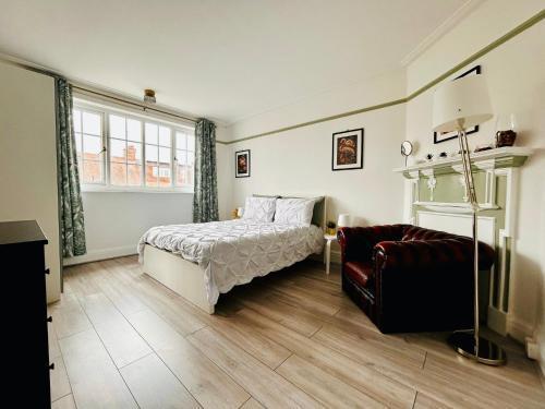 Rest Boutique Golders Green - Tap to explore photos