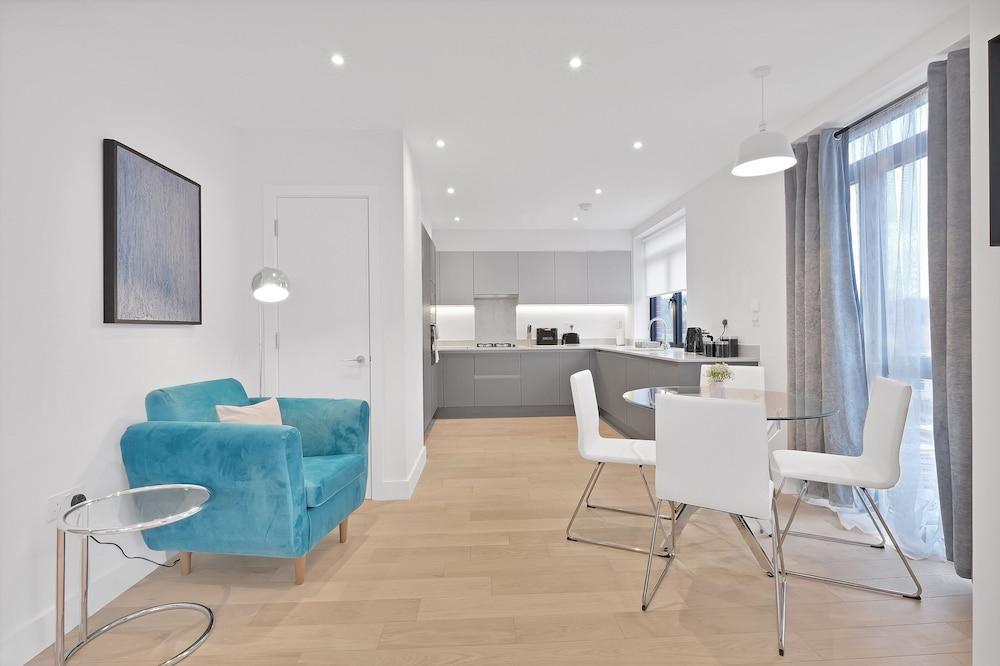 Belmore 1 & 2 Bedroom Luxury Apartment - Tap to explore photos