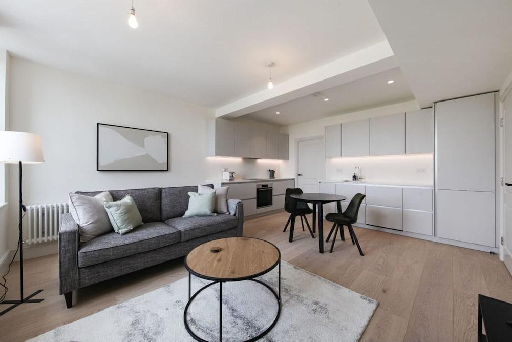 The East London Mile Secret - Charming 1bdr Flat - Tap to explore photos