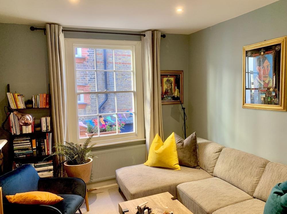 Beautiful 1 Bed Apartment Mayfair London, England - Tap to explore photos