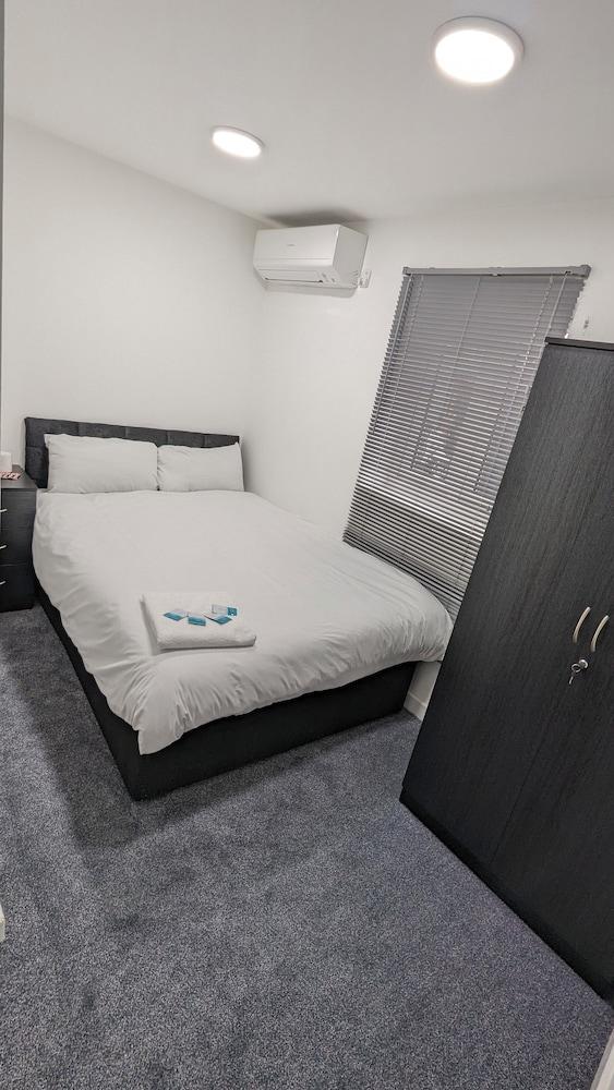 Cosy Rooms Room Type - Standard Double Room, 1 Double Bed, Private Bathroom