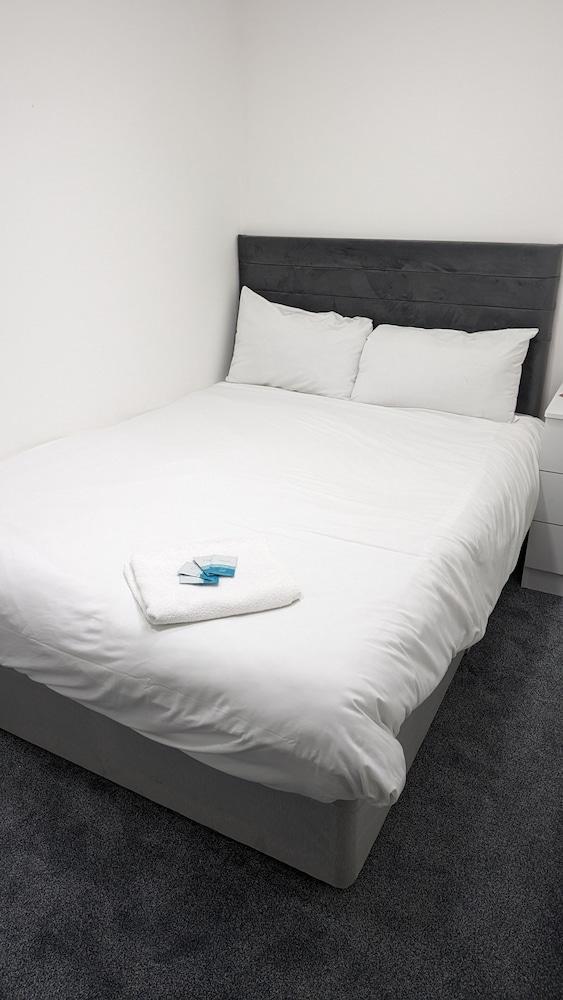Cosy Rooms Room Type - Economy Double Room, 1 Double Bed, Private Bathroom