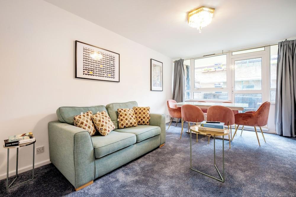 Nice 3 Bed Flat near Paddington - Tap to explore photos